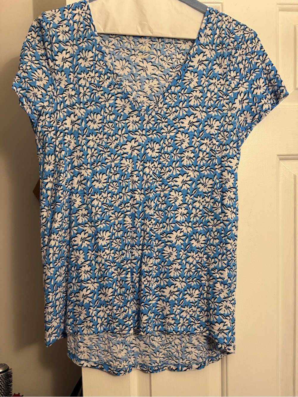 Lilly Pulitzer Blue Daisy-Print V-Neck Short Sleeve Top